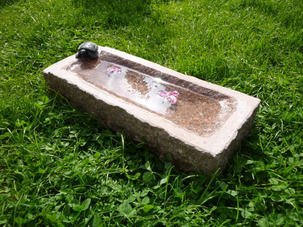 Vogeltränke aus Granit 46, Vogelbad Naturstein steinmetzstore.de