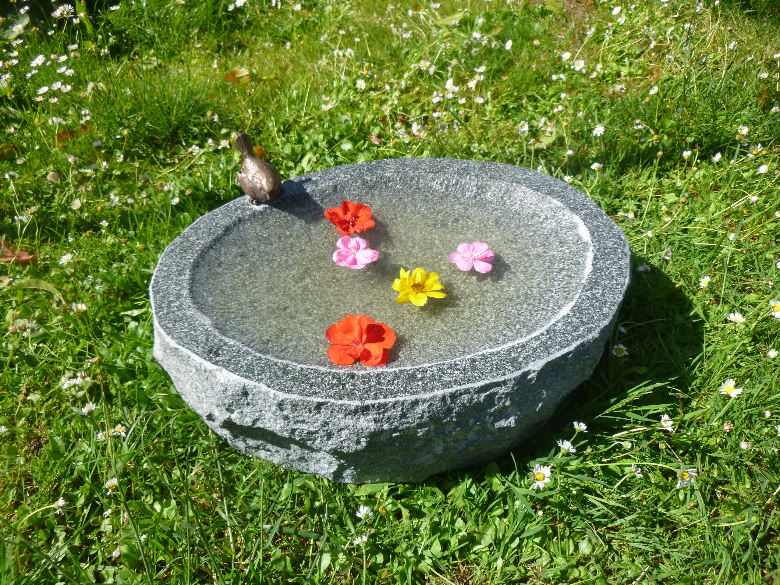 SPI Home Sonnenuhr Mit Vogeltränke & Frosch-Dekor – Aus Aluminium, Für Garten, Terrasse Oder Balkon