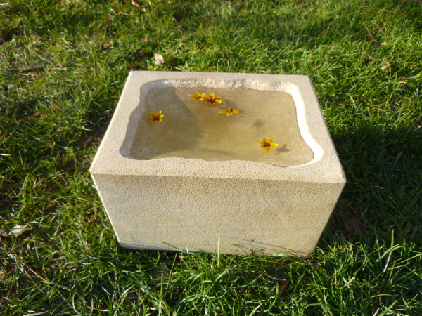 Vogeltränke aus Sandstein Nr. 8, Vogelbad Naturstein steinmetzstore.de
