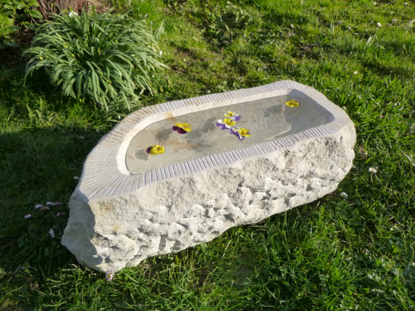 Vogeltränke aus Sandstein Nr. 6, Vogelbad Naturstein steinmetzstore.de