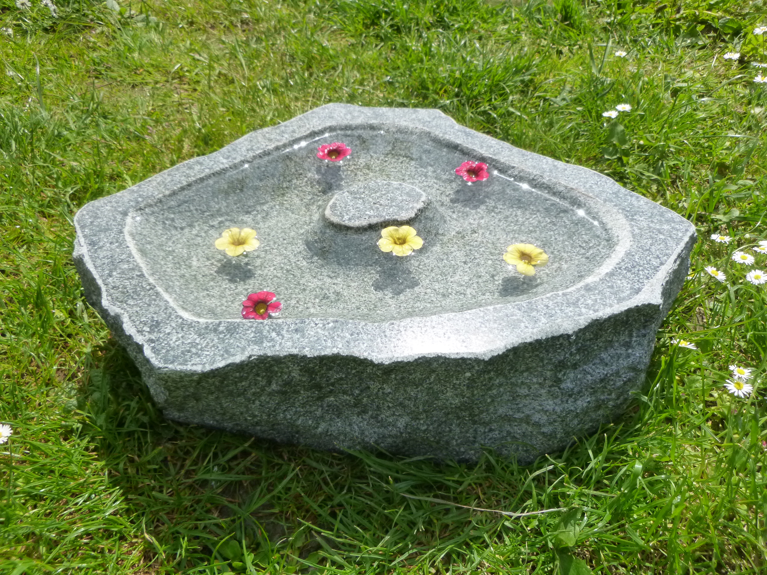 Vogeltränke aus Granit 22, Vogelbad aus Naturstein, Unikat steinmetz