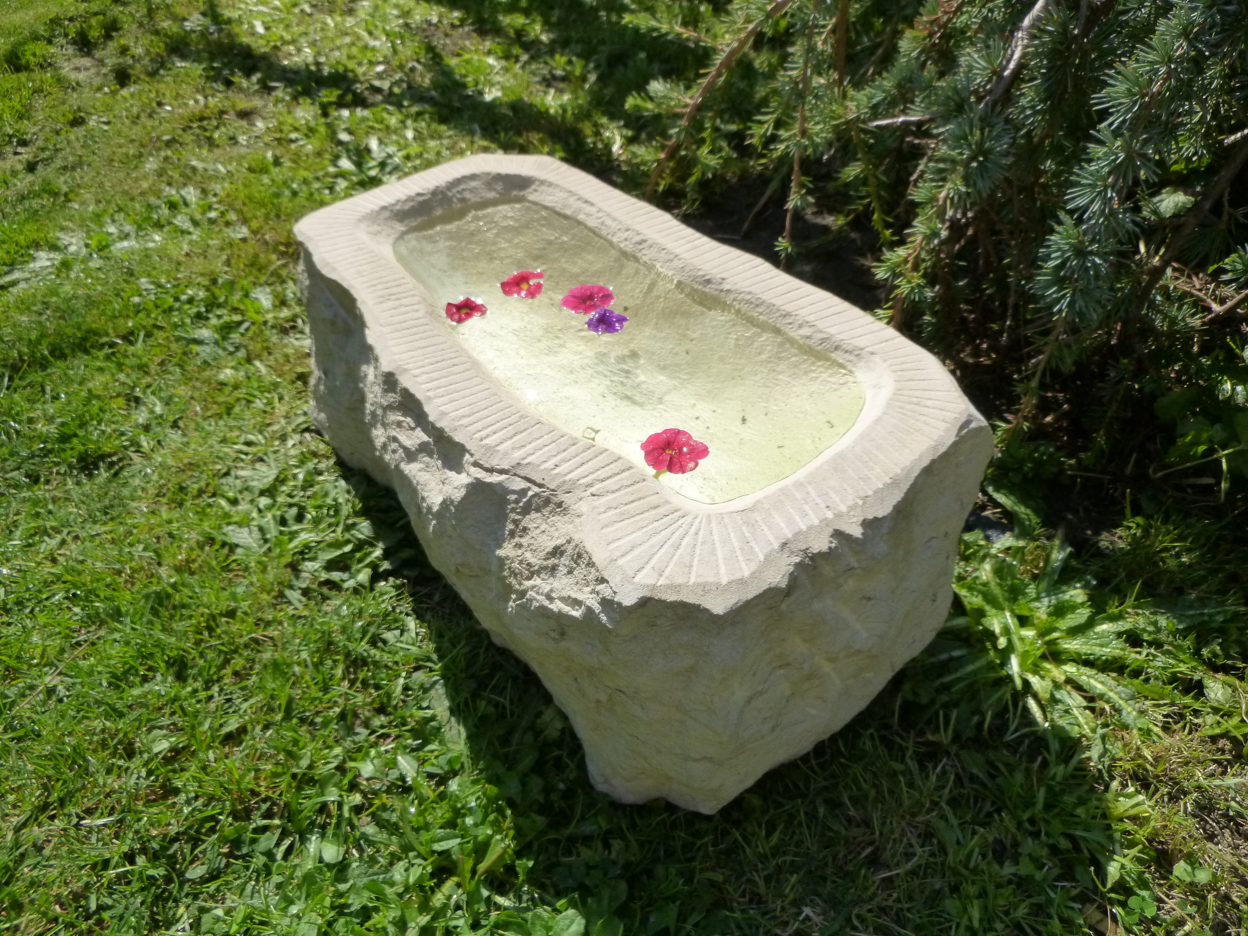 Vogeltränke aus Sandstein Nr.2, Vogelbad aus Naturstein steinmetz