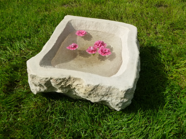 Vogeltränke aus Sandstein 2