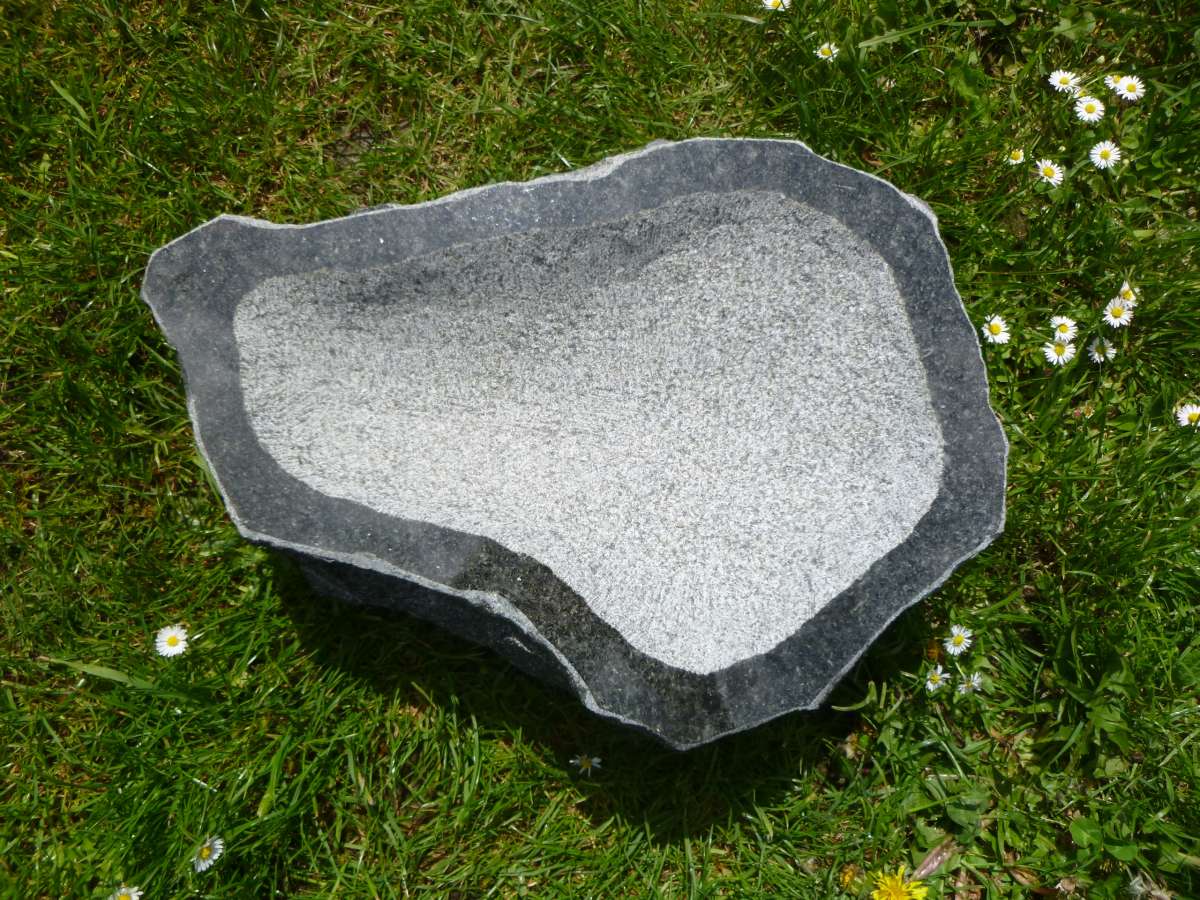 Vogeltränke aus Granit 4, Vogelbad aus Naturstein steinmetzstore.de