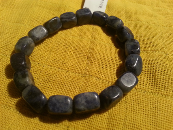 Armband auf Elasthanband / Sodalith